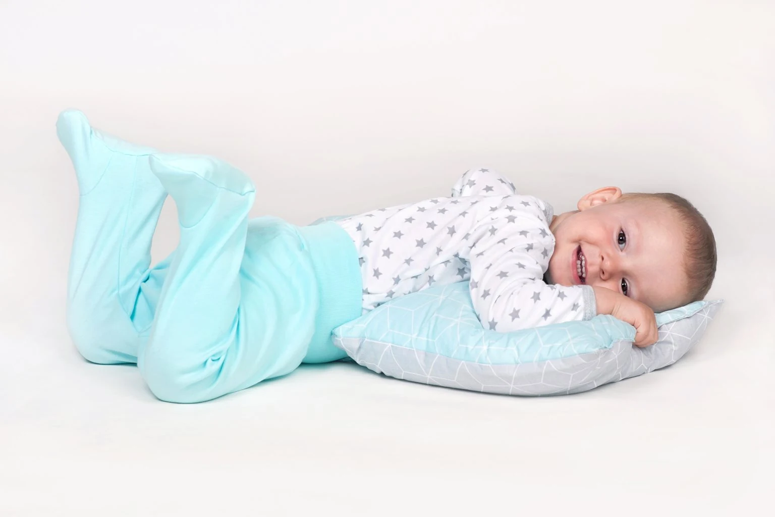 Kojenecká košilka New Baby Classic II šedá s hvězdičkami, vel. 68 (4-6m)