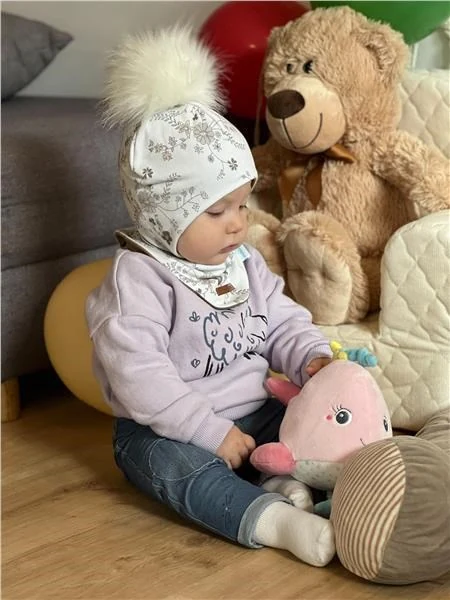 Podzimní holčičí kojenecká čepička s šátkem na krk New Baby Special One, vel. 86 (12-18m)