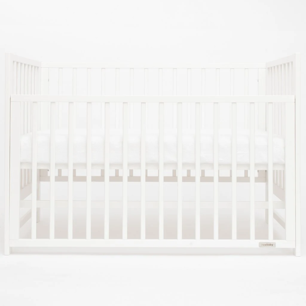 Dětská postýlka New Baby BASIC se stahovací bočnicí bílá