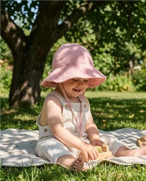 Kojenecký mušelínový klobouček New Baby pink, vel. 56 (0-3m)