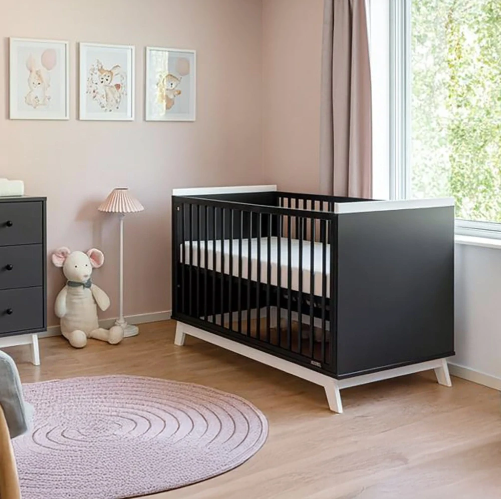 Dětská postýlka se zábranou New Baby MARCUS 120x60 cm grafit/bílá